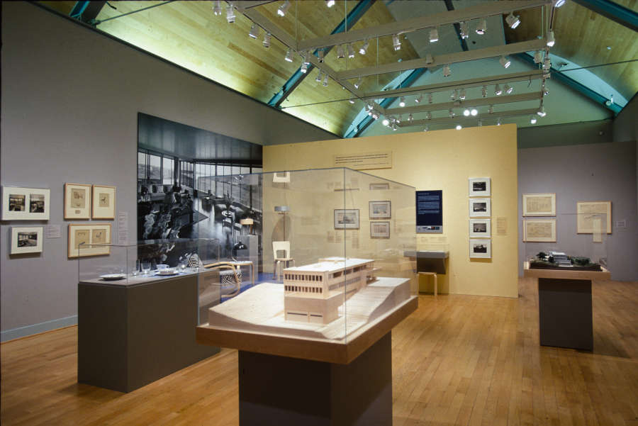 view exhibition image