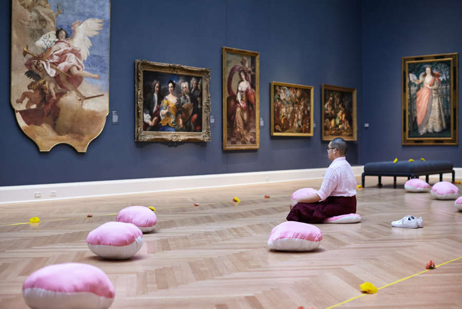 view exhibition image