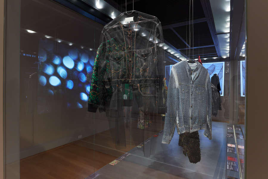 view exhibition image