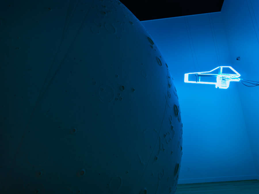 view exhibition image