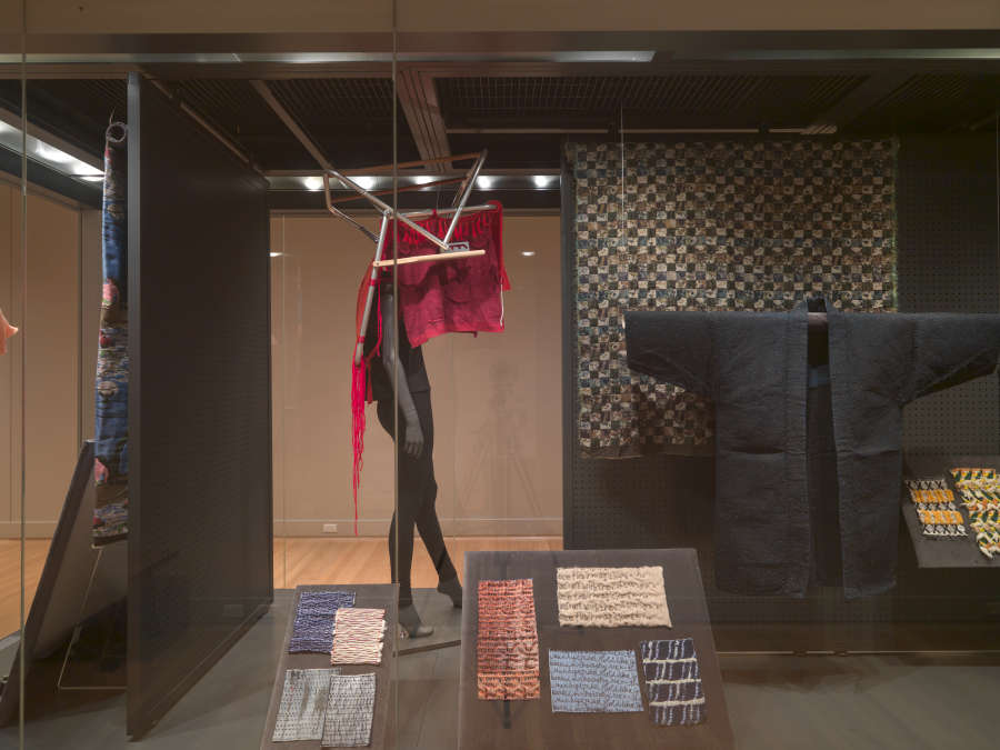 view exhibition image