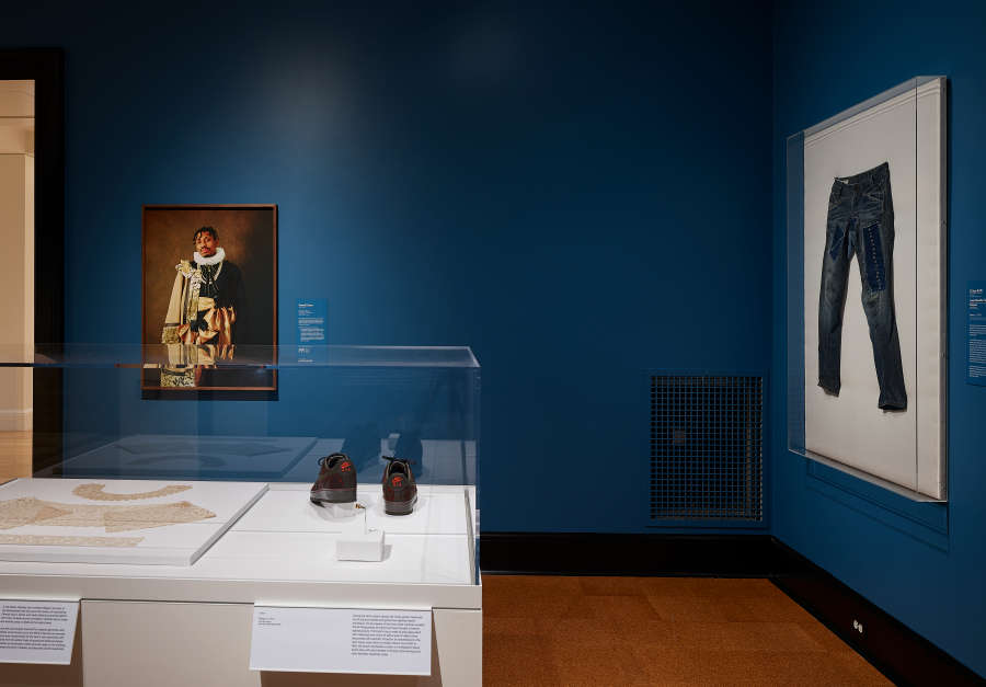 view exhibition image