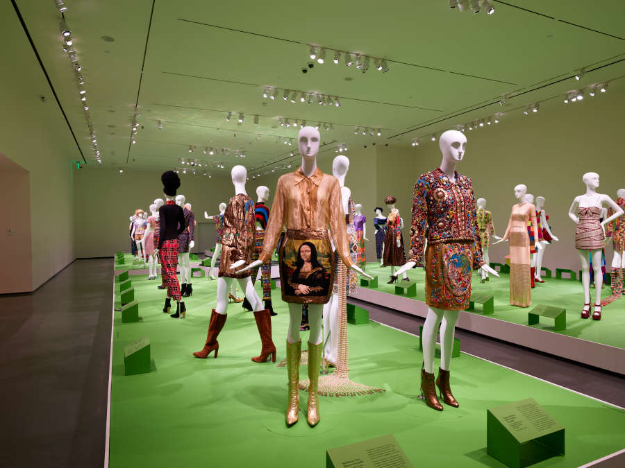 view exhibition image