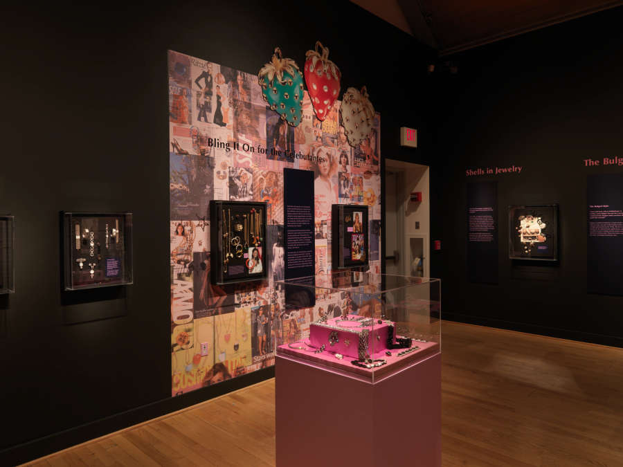 view exhibition image