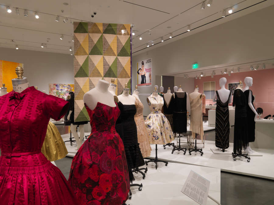 view exhibition image