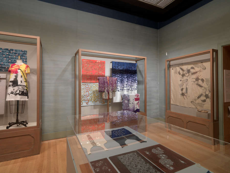 view exhibition image