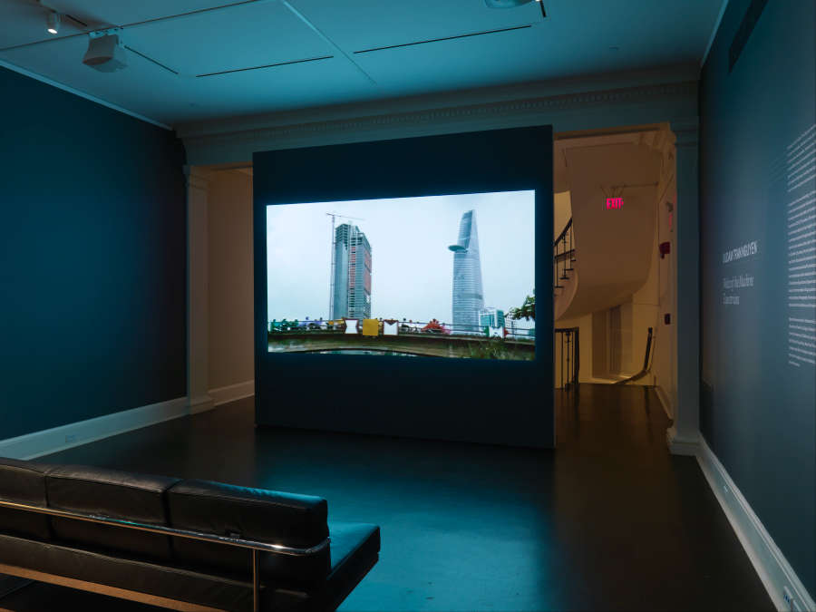 view exhibition image