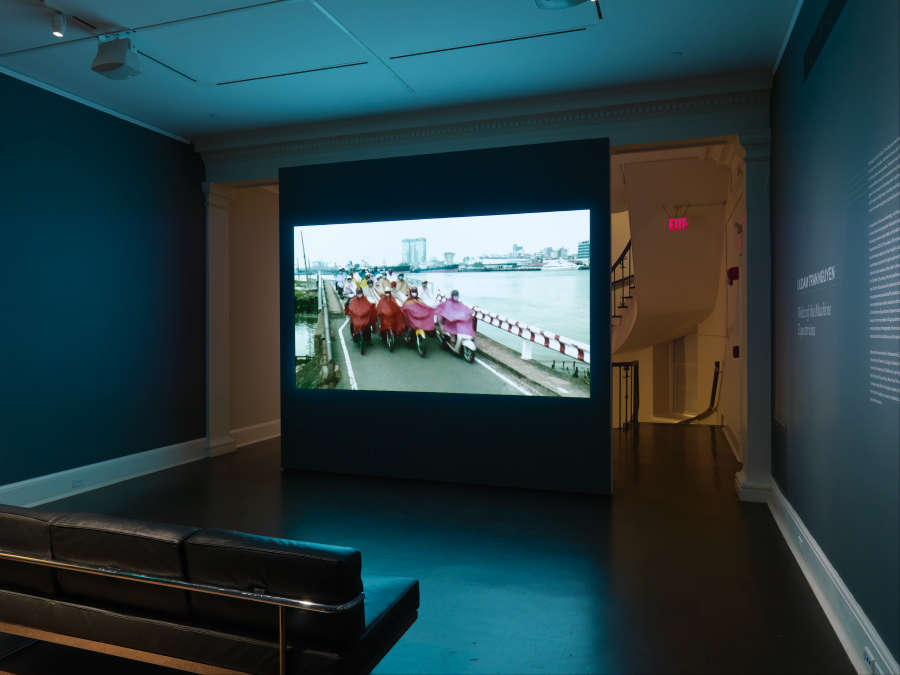 view exhibition image