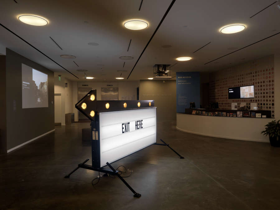 view exhibition image