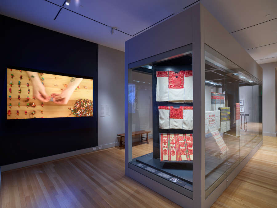 view exhibition image