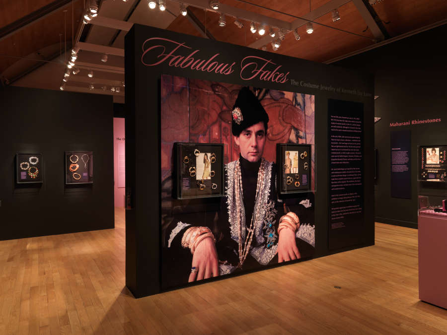 view exhibition image