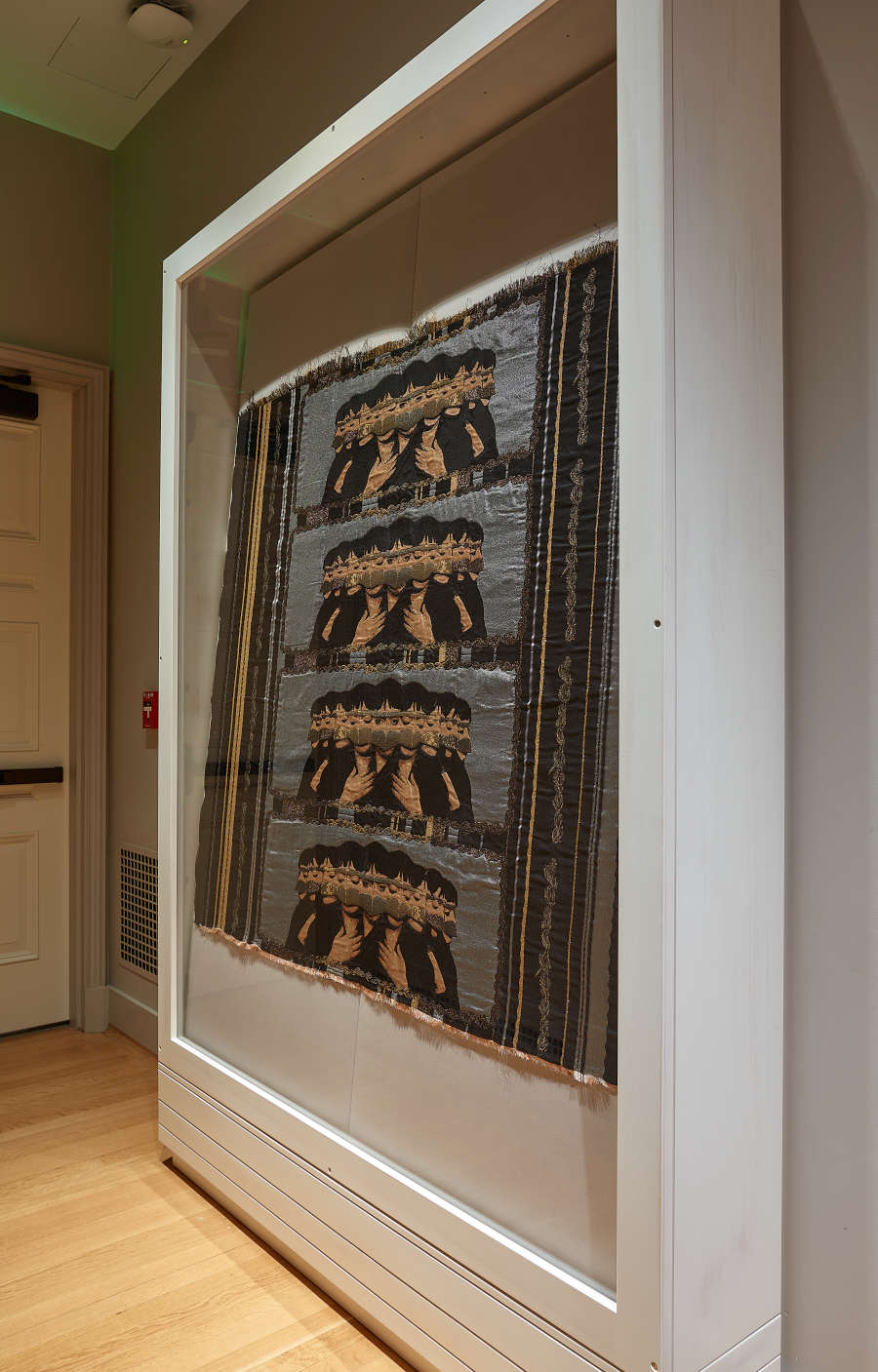 view exhibition image
