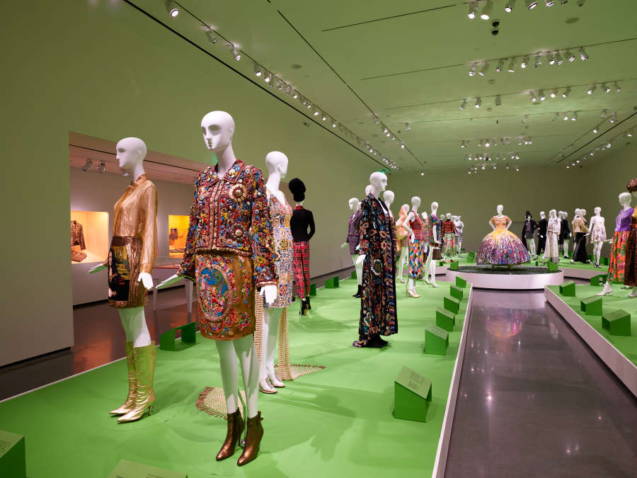 view exhibition image