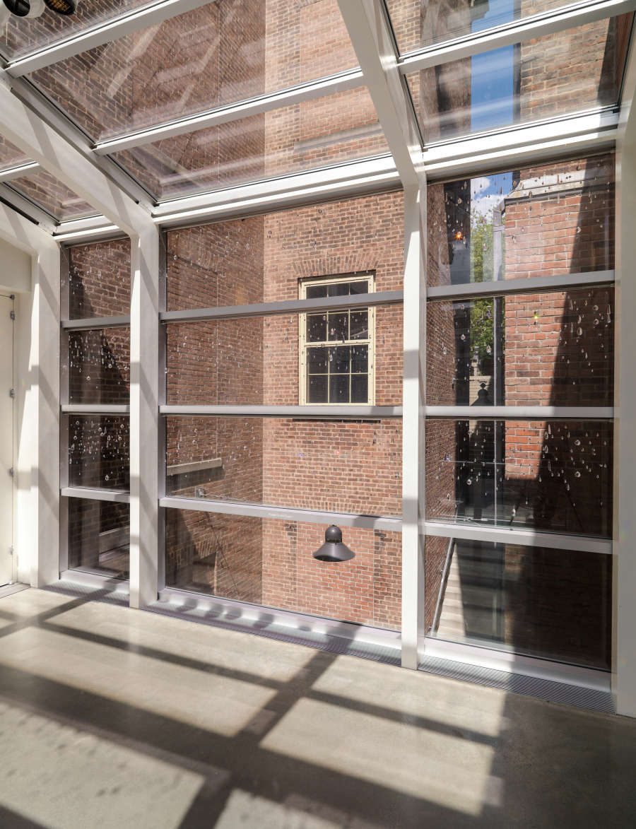 view exhibition image