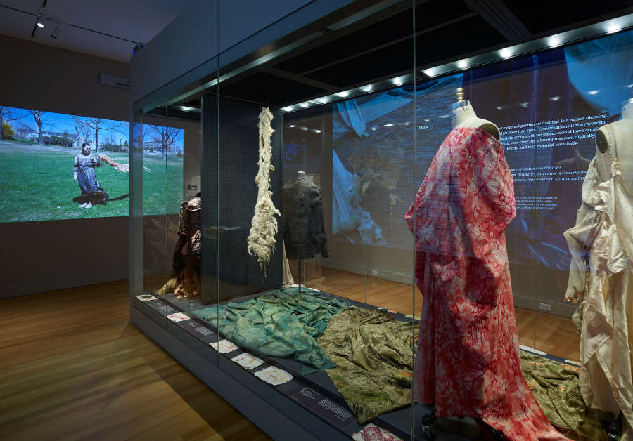view exhibition image