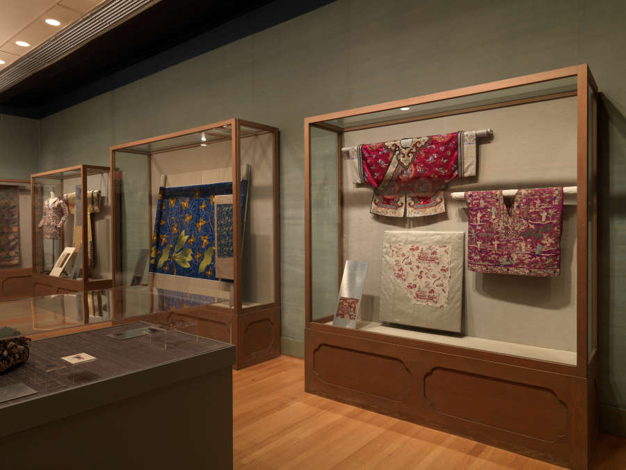 view exhibition image