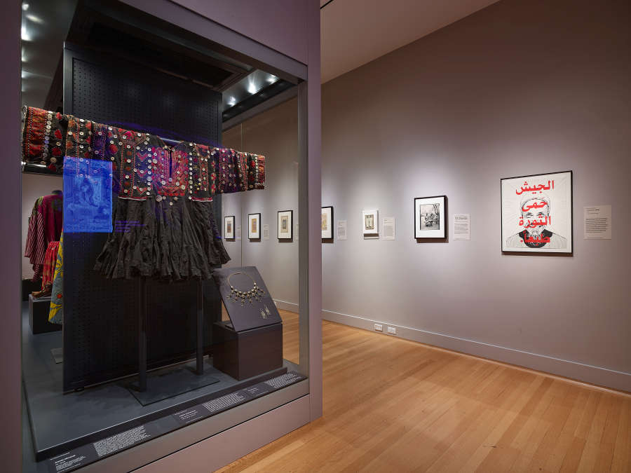 view exhibition image