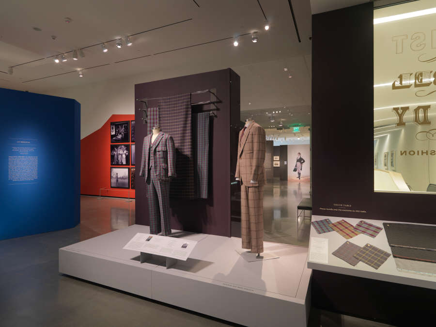 view exhibition image