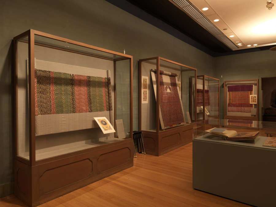 view exhibition image