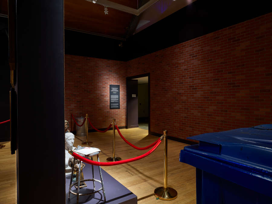 view exhibition image