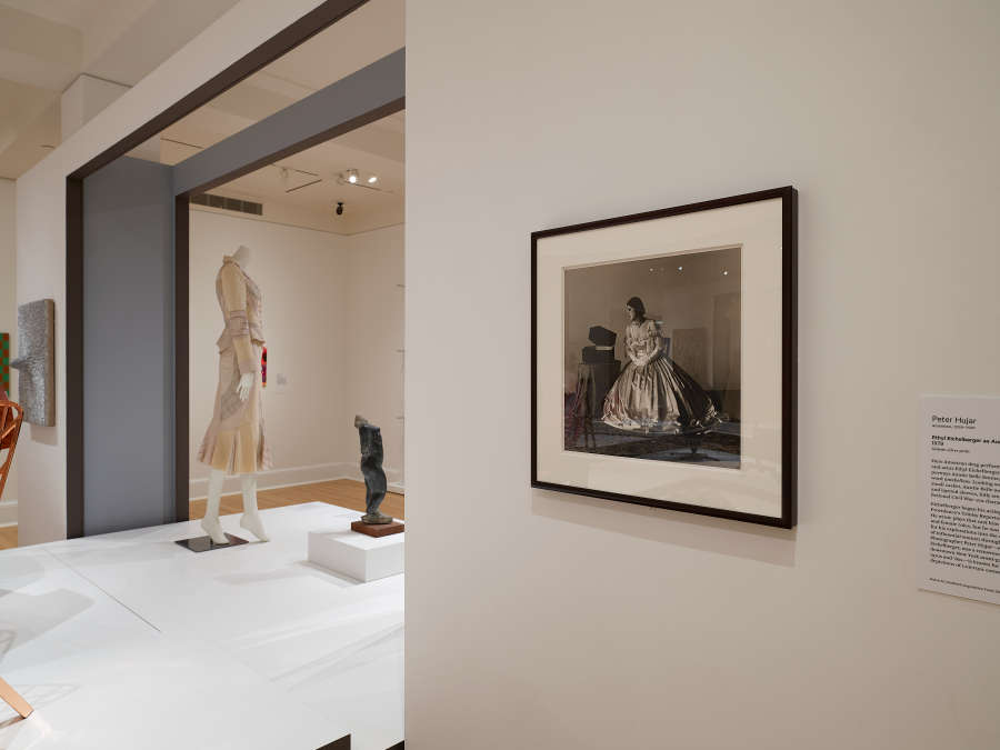 view exhibition image