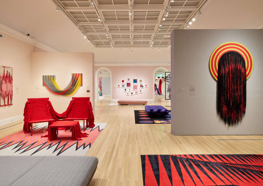 view exhibition image