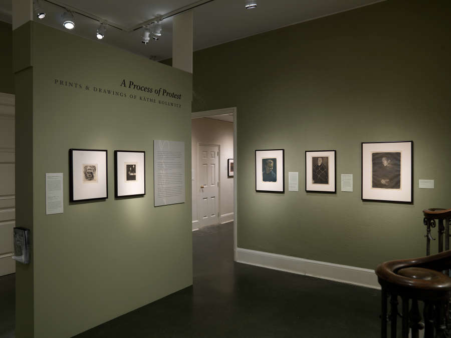 view exhibition image