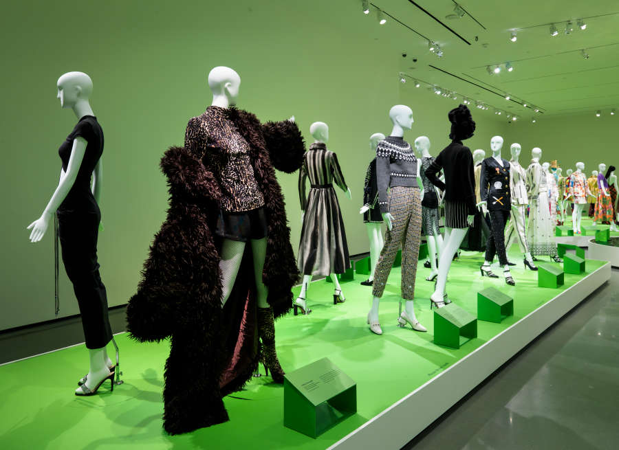 view exhibition image
