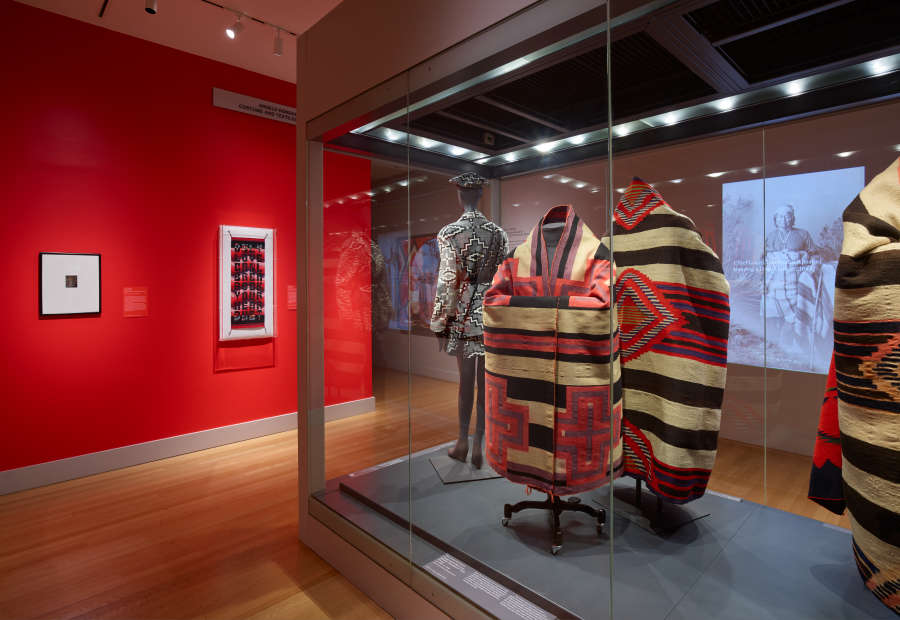 view exhibition image