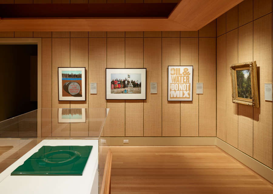 view exhibition image