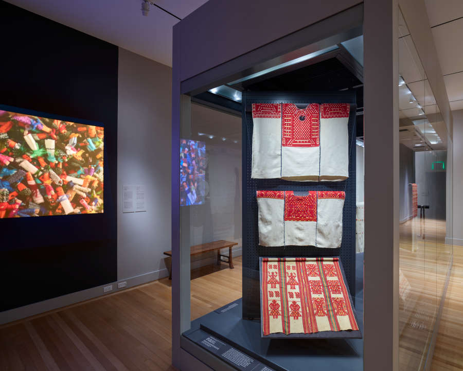 view exhibition image