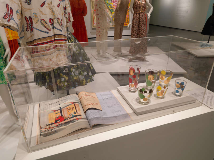 view exhibition image