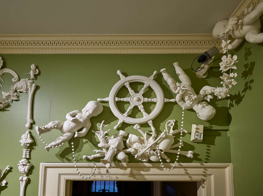 view exhibition image