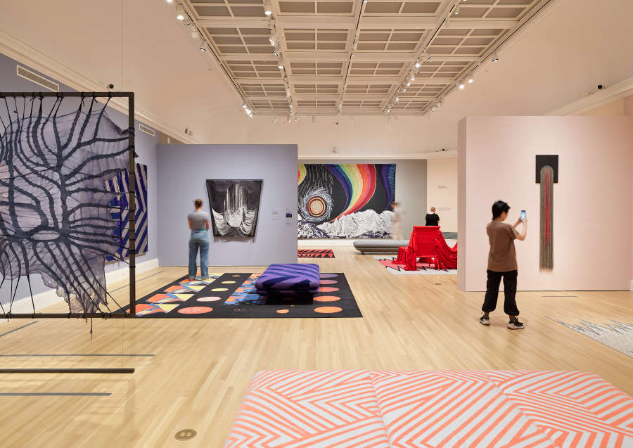 view exhibition image