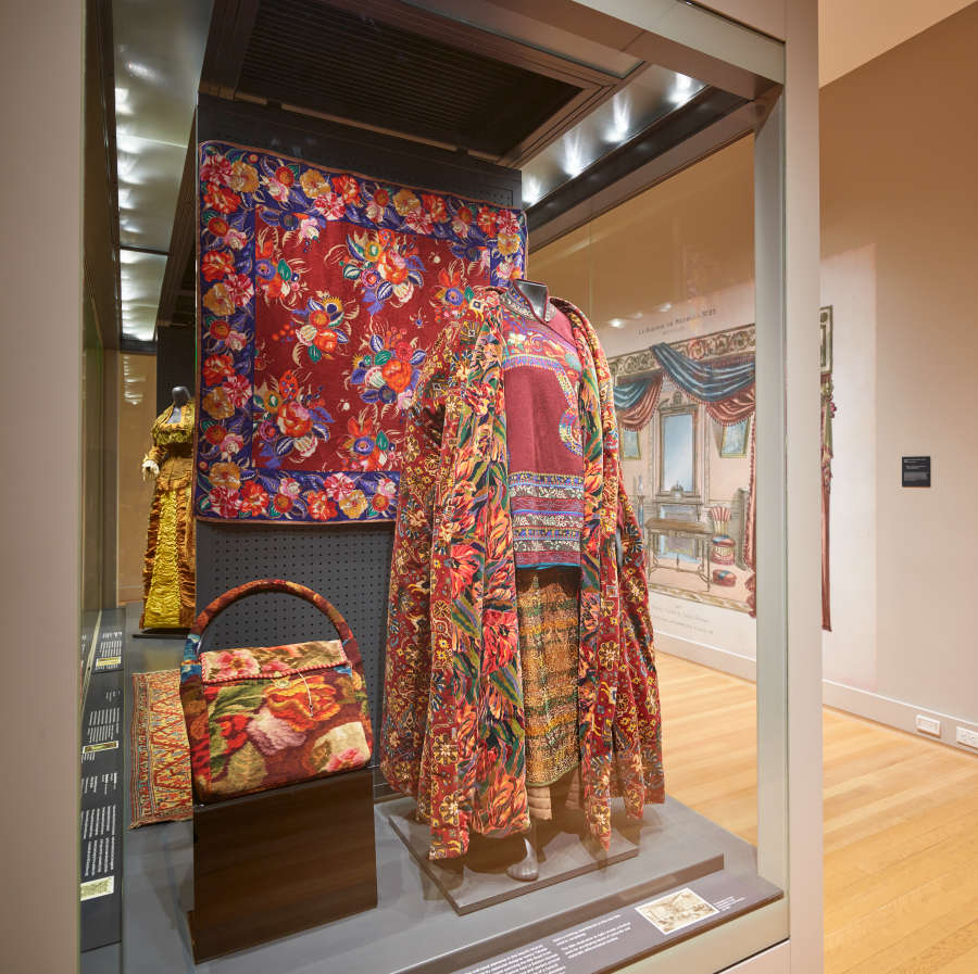 view exhibition image