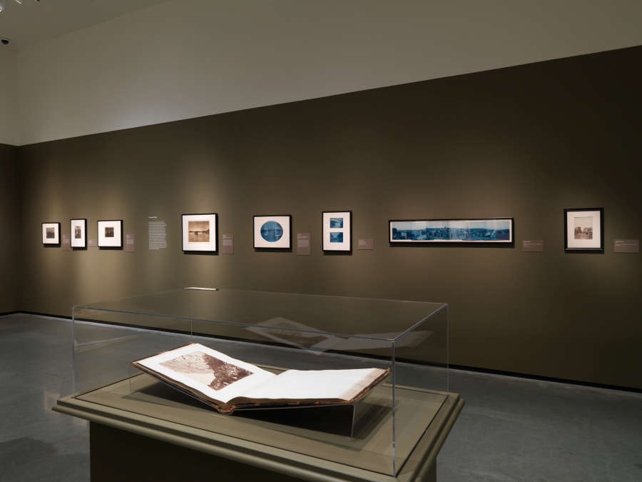 view exhibition image