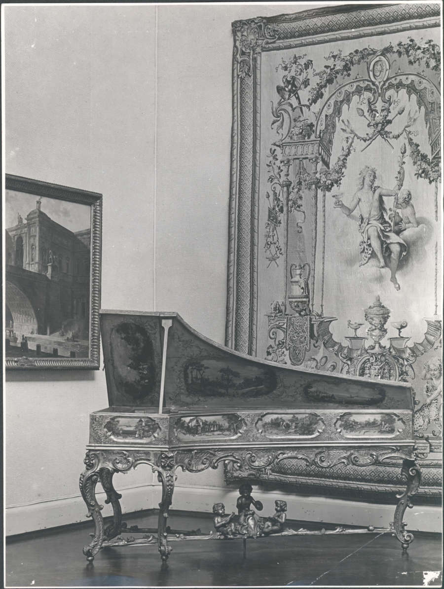 view exhibition image