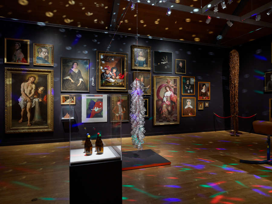 view exhibition image