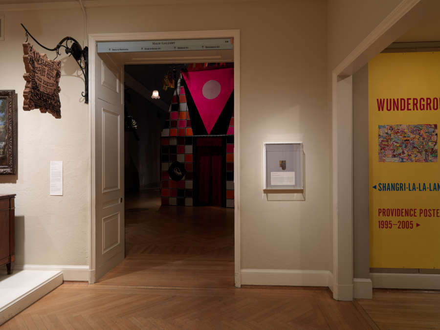 view exhibition image