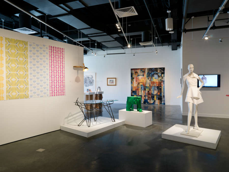 view exhibition image