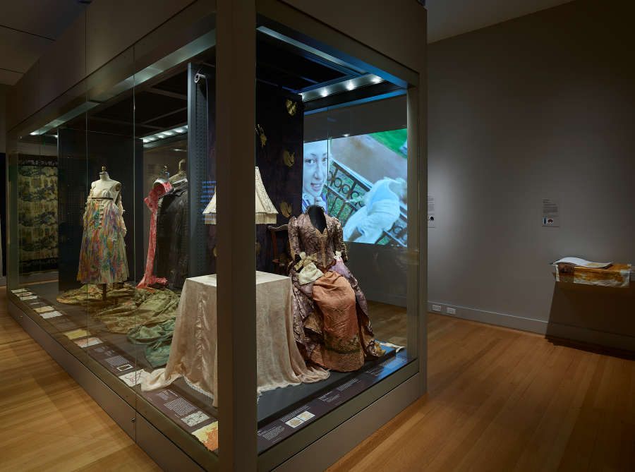 view exhibition image