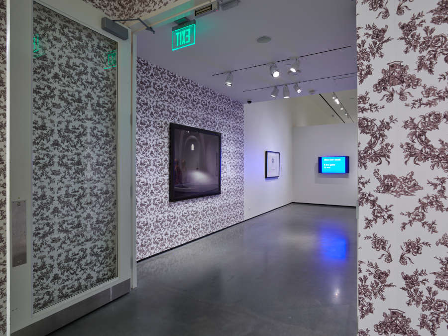 view exhibition image