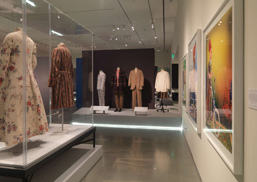 view exhibition image