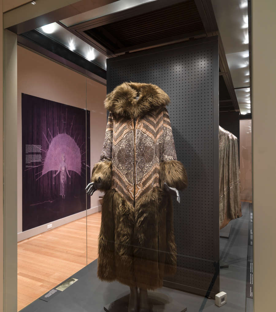 view exhibition image