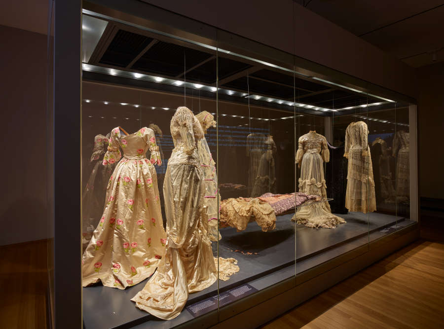 view exhibition image