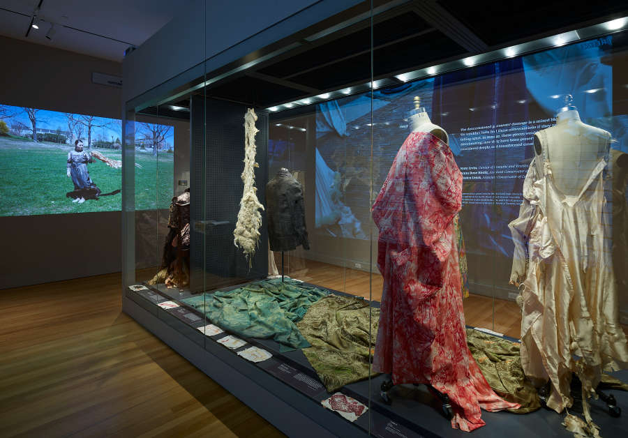 view exhibition image