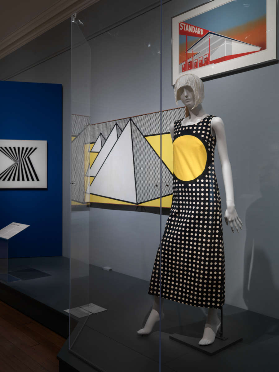 view exhibition image