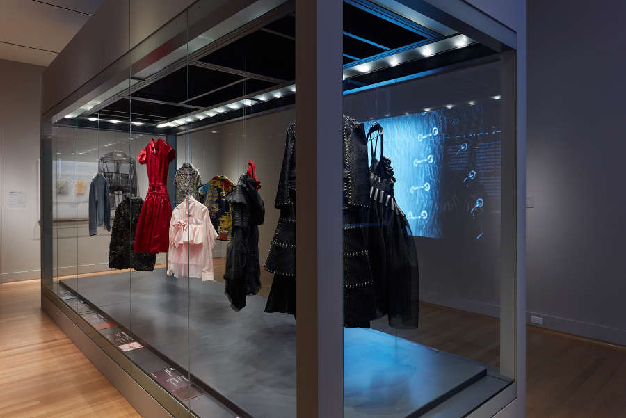 view exhibition image