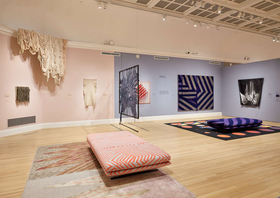 view exhibition image