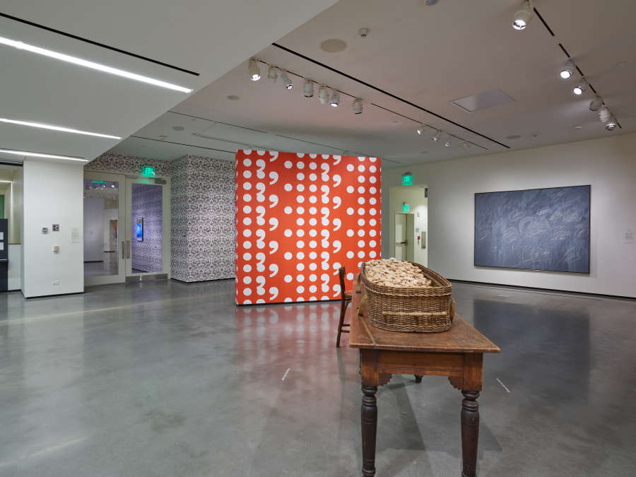 view exhibition image